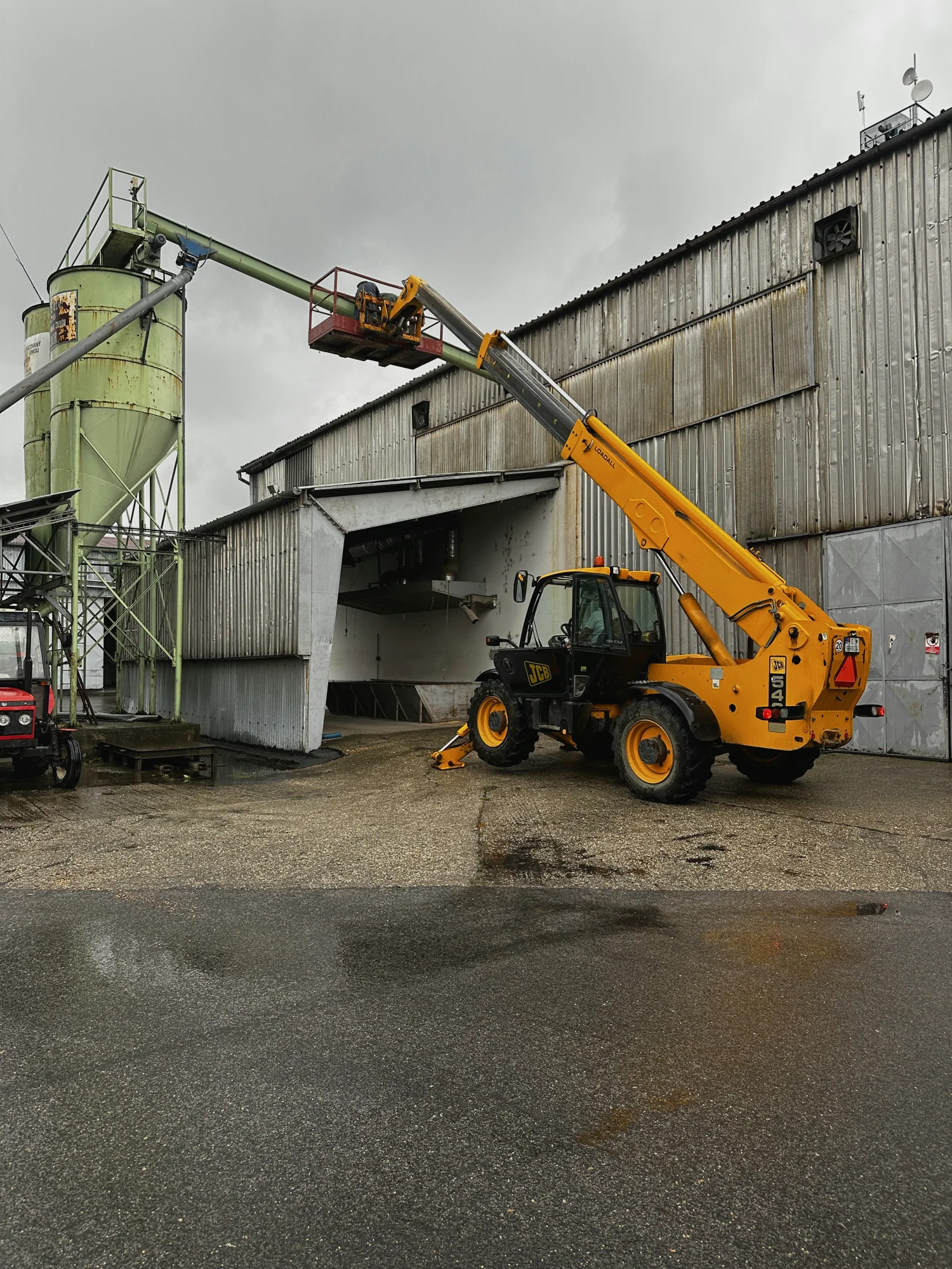 Prenájom teleskopického nakladača JCB — fotka 1